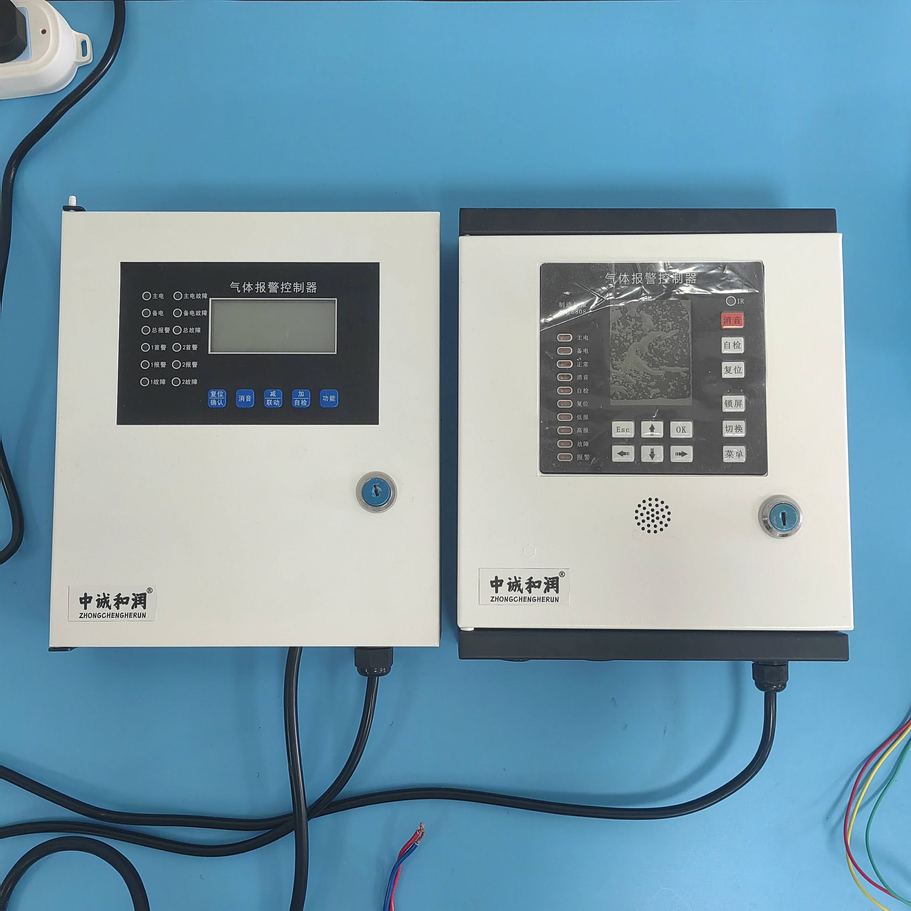 传感器检测空气中的二氧化碳浓度,并在浓度超过预设值时触发报警装置