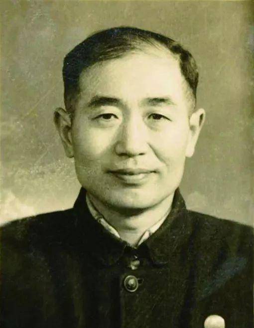 中国著名的铁路机车设计专家顾懋林(扬州江都大桥镇)