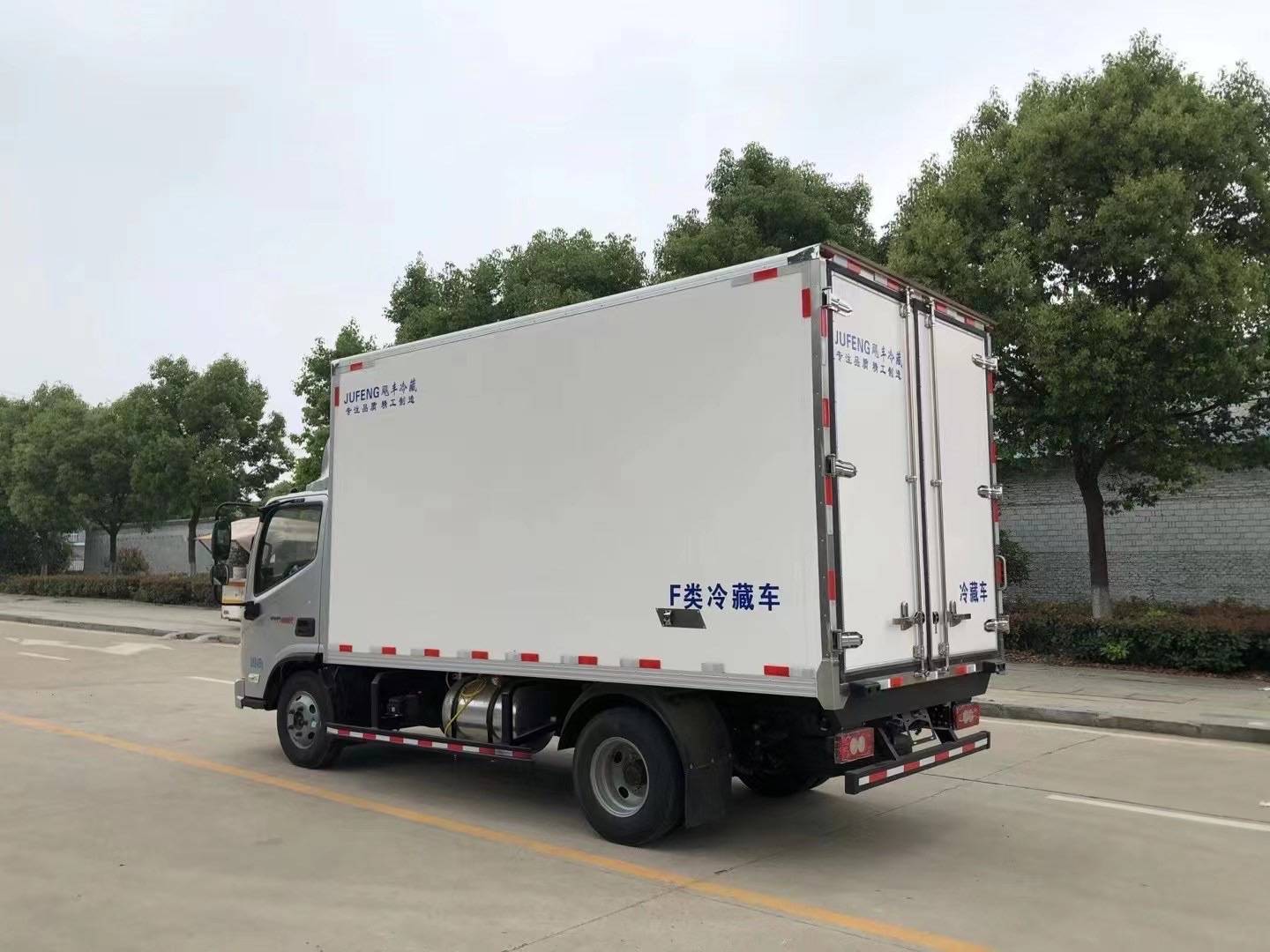 4米2福田奥铃速运冷藏车