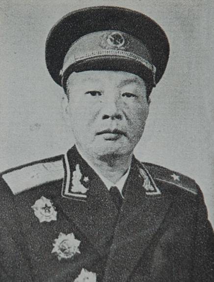 山东解放军第2师政委:梁必业(1916-2002),江西吉安人,历任红1军团政治