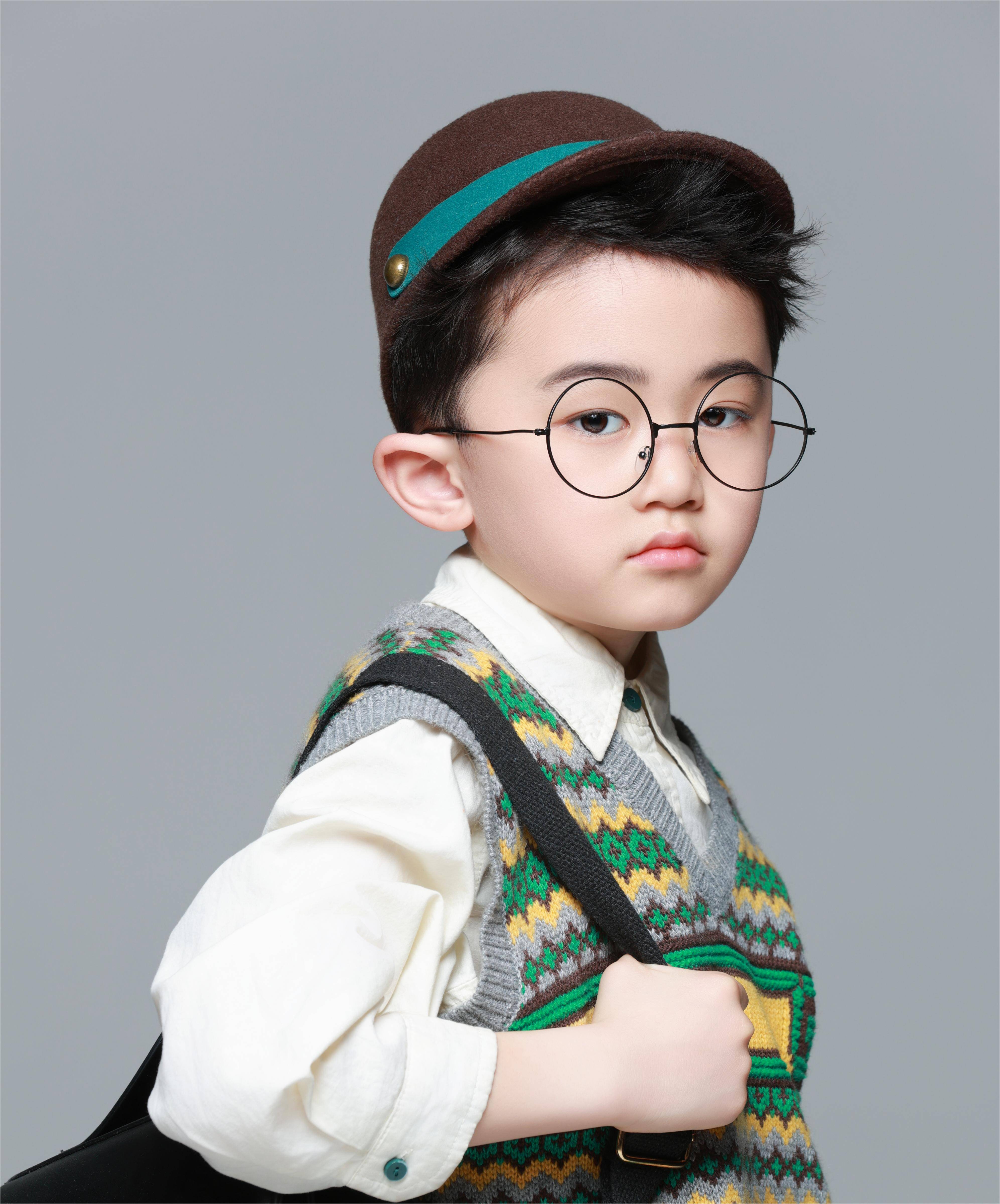 大兵小将刘俊泽与孟鹤堂共同出演伊利广告,清凉一夏,宠粉福利无限!