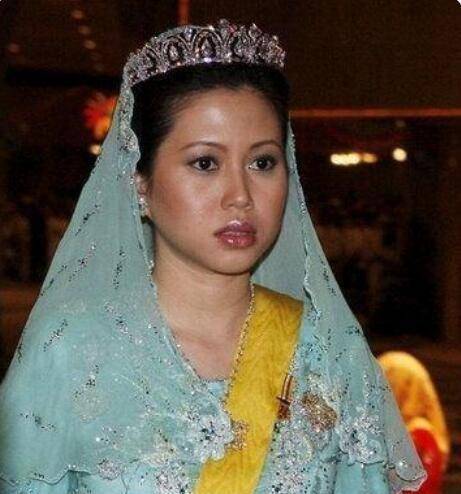 文莱王后气场足:不介意丈夫娶两任侧妃,平起平坐也有正宫娘娘范