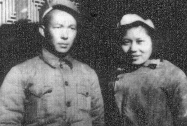 贺平和邓榕谈恋爱后,贺彪叮嘱道:她爸爸是好人,你要照顾好她