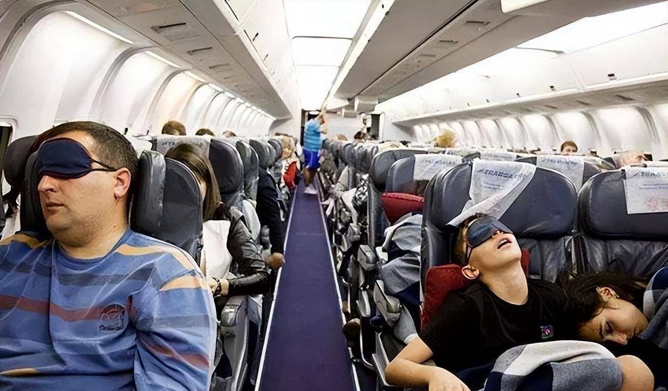 02年国航129号航班坠毁,129人遇难,有37人却因工作失误而生还