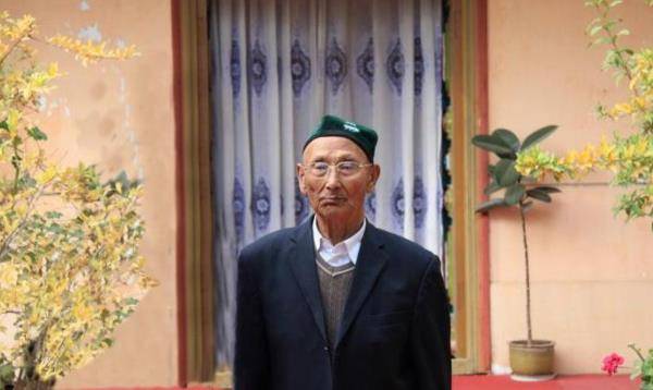 曾担任人大代表,2014年去世时身旁边挂着国旗_达吾提·麦_苏提_库车