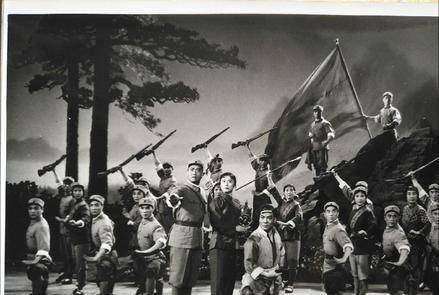 52年,井冈山一农民见到广州市委副书记:我是你失散23年的儿子啊