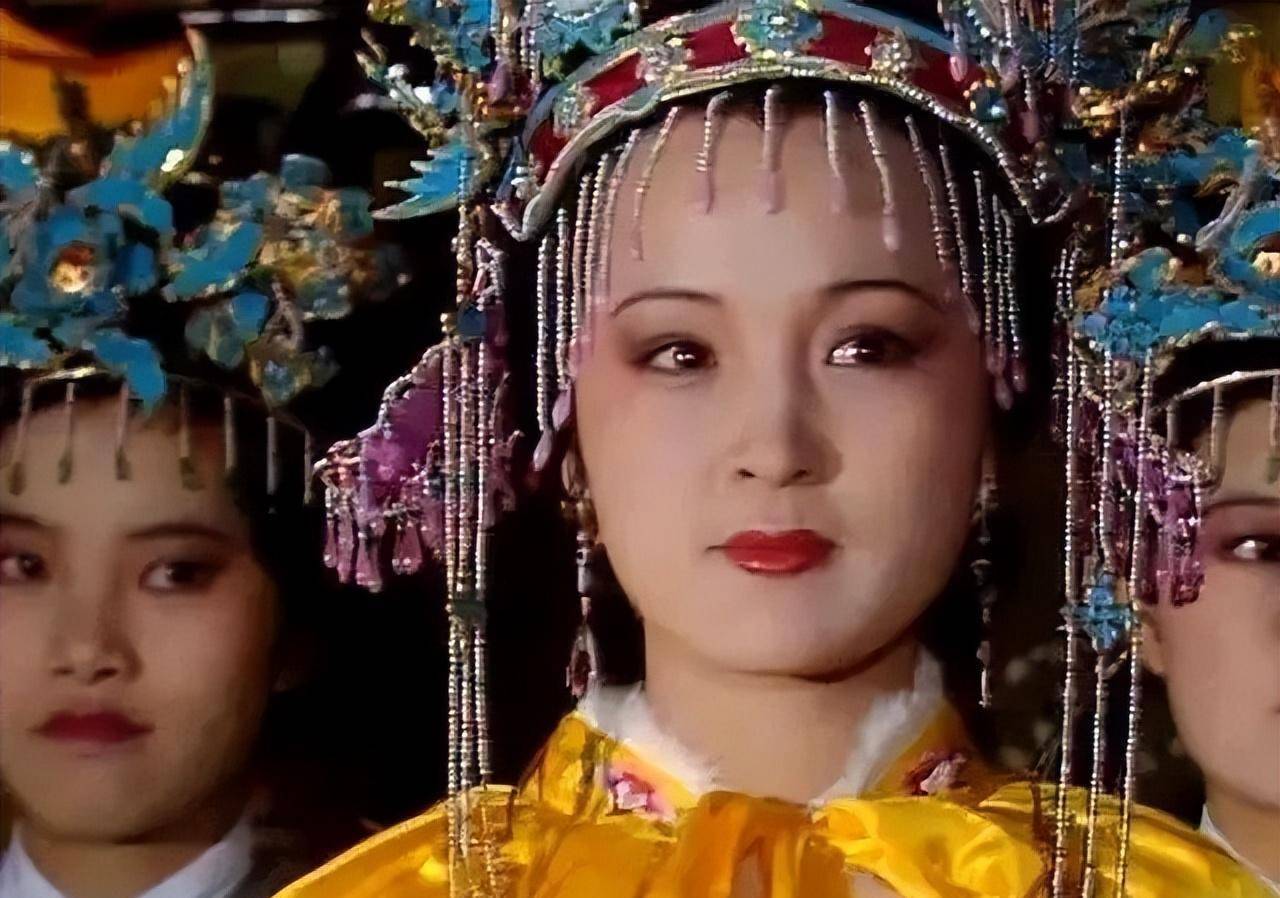 贾家抄家的真正原因,就是贾元春省亲,皇帝的用意贾家根本不懂