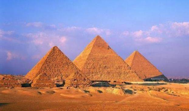   引起 埃及人正在建造金字塔。中国在做什么？让埃及人蒙羞。 
