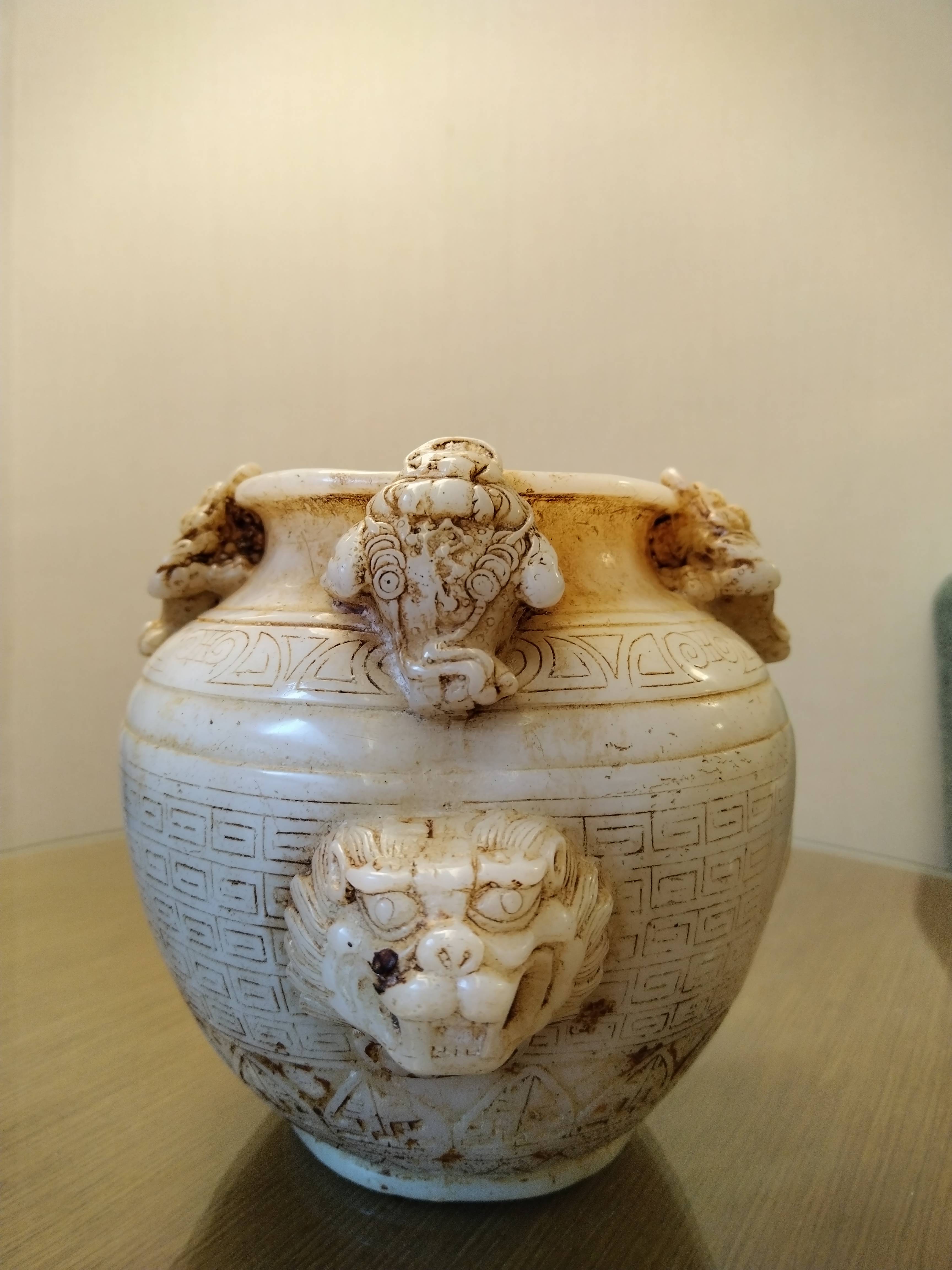 汉代白玉聚宝罐耐人观赏的艺术佳作