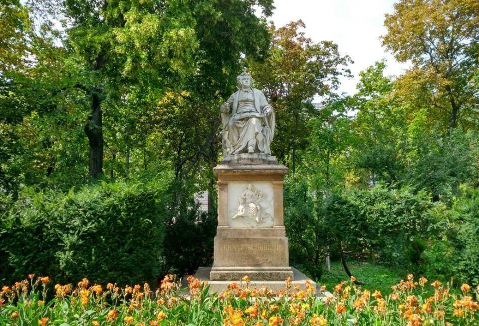 美泉宫风景之五:凯旋门原是奥匈帝国皇帝的早餐室,现在是供游客休息的