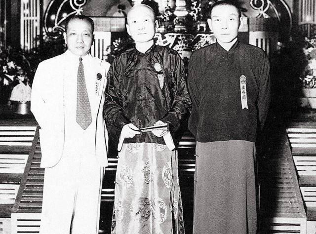 2003年杜月笙墓地:无人打扫,破败不堪,青苔爬满了走道_蒋介石_上海