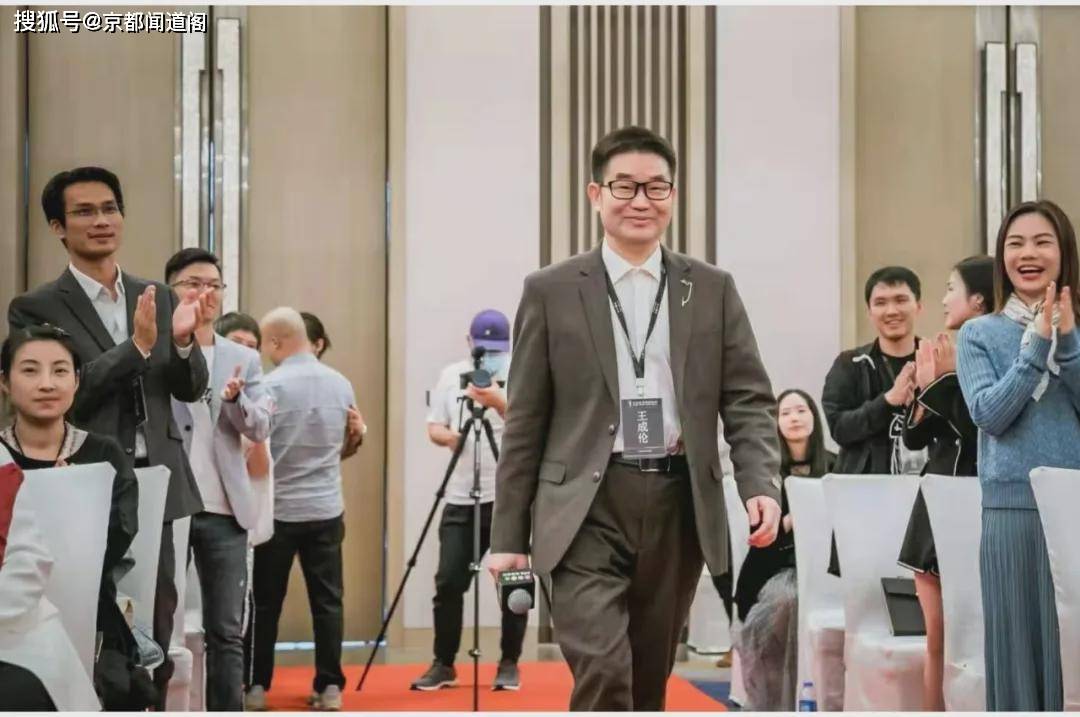 作者简介:王成伦,河南省西华县人,曾任海政电视艺术中心政委,海军