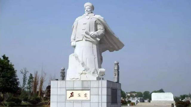 清廷任命左宗棠收复新疆,接到谕旨后不久,他让人准备了一副棺材