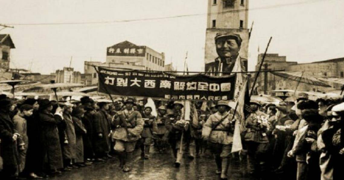 50年重庆一大妈去菜市场买菜,意外发现军统特务,不久后他被枪毙