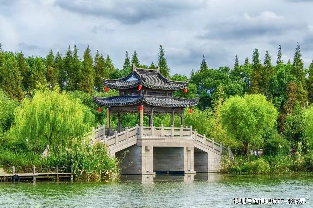 古镇西塘位于浙江省嘉兴市嘉善县,距嘉善县城11公里.