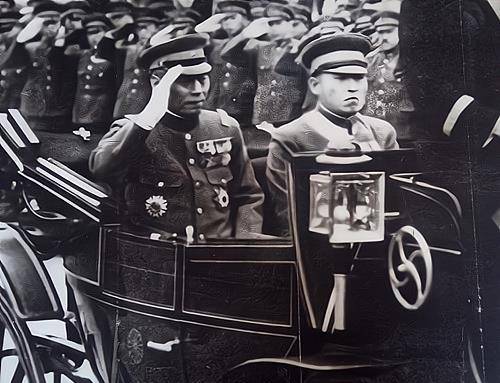 1938年7月15日,铃木宗作晋升陆军少将,并被调到中国南京,出任华中派遣