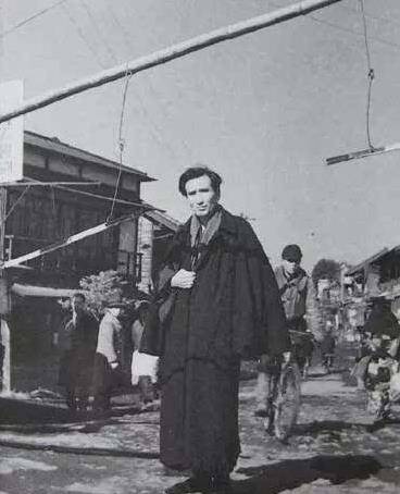 太宰治自杀5次,39岁生日投水自尽,《人间失格》丧到极点却感人