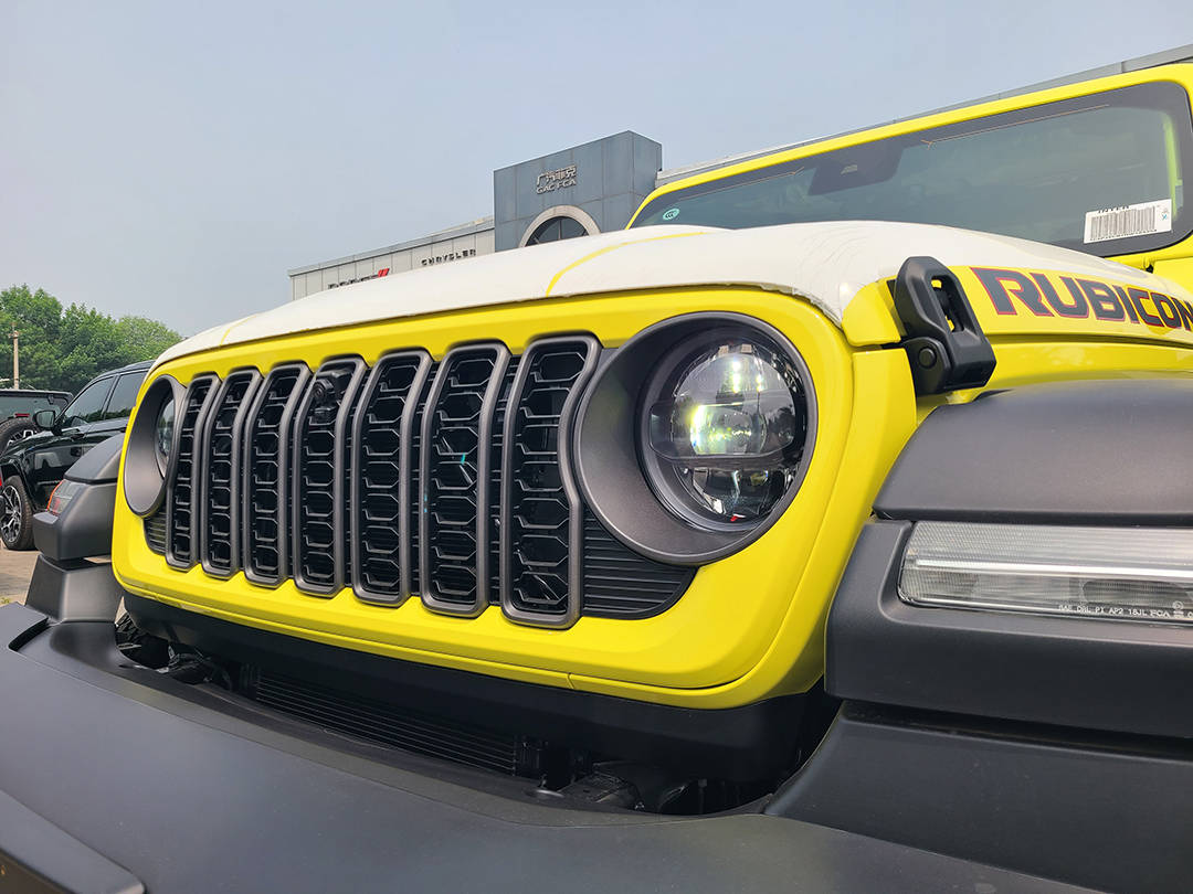 2024款jeep牧马人卢比肯两门版荧光黄到店 时尚潮流