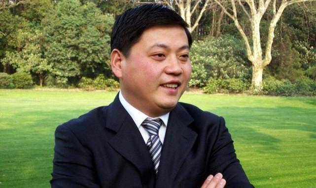 浙江首富座驾低调,38岁英年早逝,老婆带19亿遗产嫁给司机