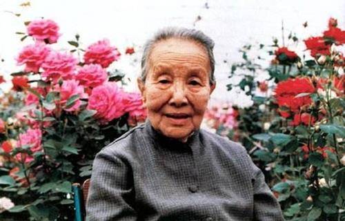 冰心去世后,孙子为何要在她的墓碑上写"教子无方,枉为人表"?