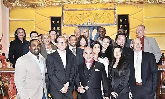 横扫美国地下40年,自豪没害过华人_中国香港_三合会_父母