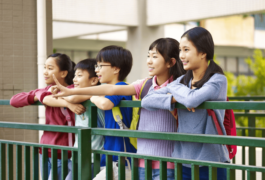 小孩上学图片图片