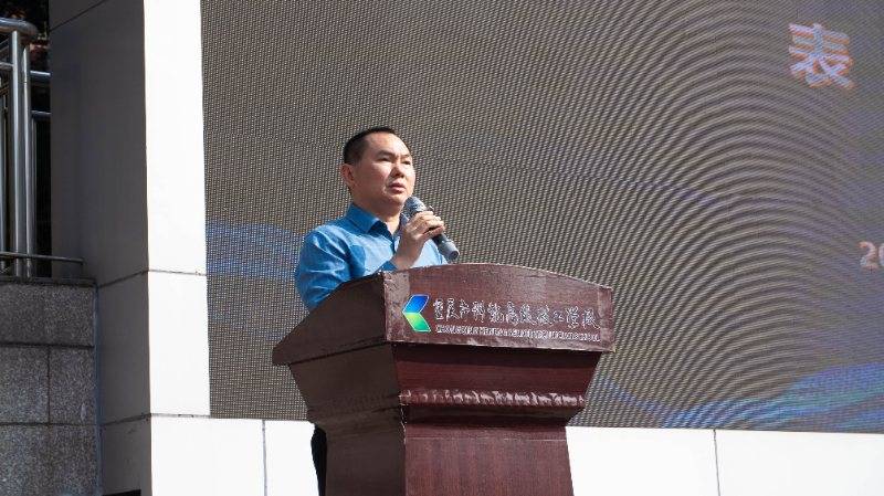 数控技术实训基地,模具设计与制造实训基地,是重庆市中职学校教学科研