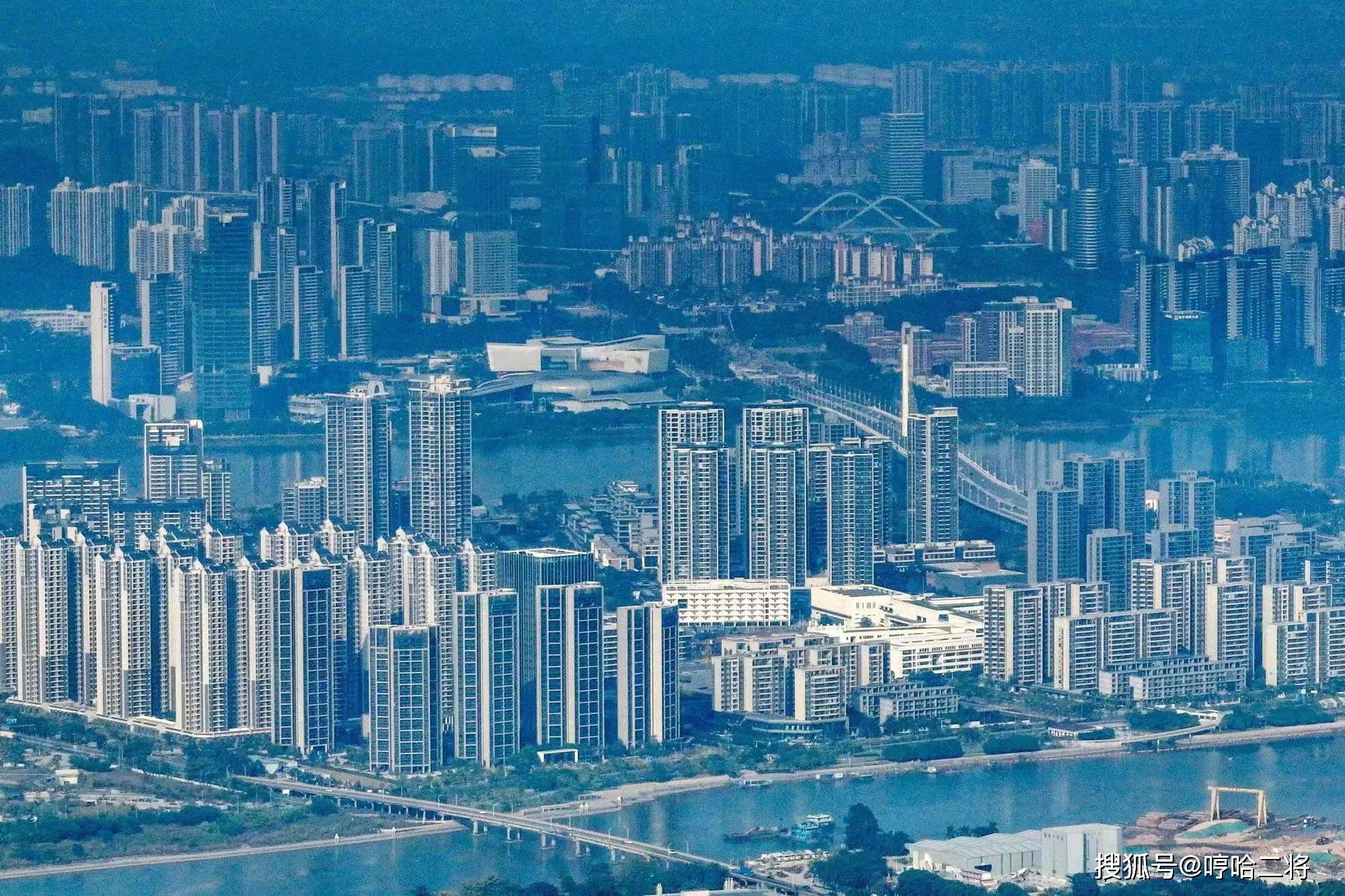 南沙区活动首先为黄阁镇莲溪村等10个2023年度省级乡村治理示范村颁牌