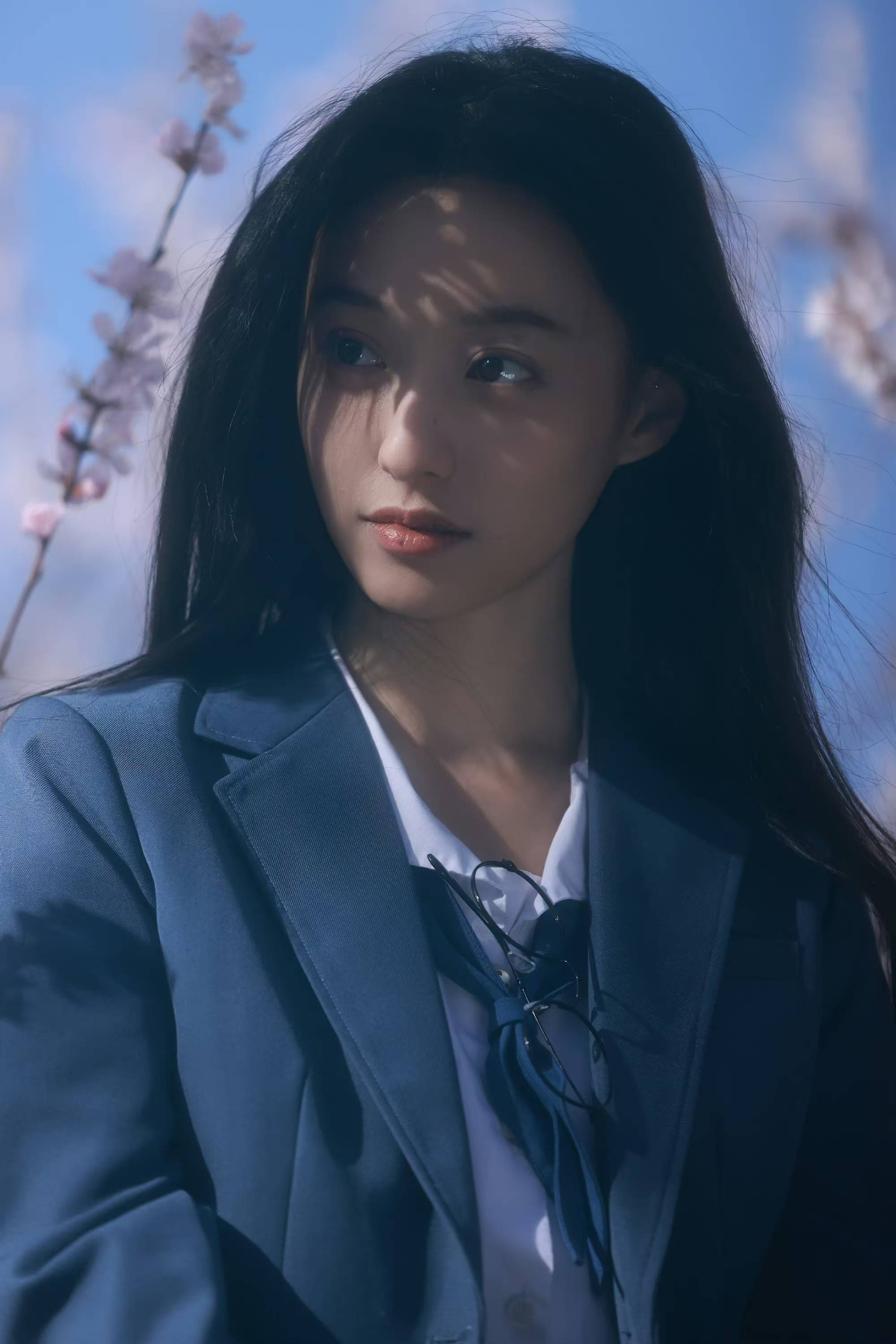 清新甜美,颜值找不到瑕疵,胡连馨:网友说她是从古画走出来的人