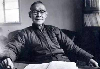 他一生从医,救人无数,61岁自杀,无葬礼祭奠,妻子为他保存骨灰