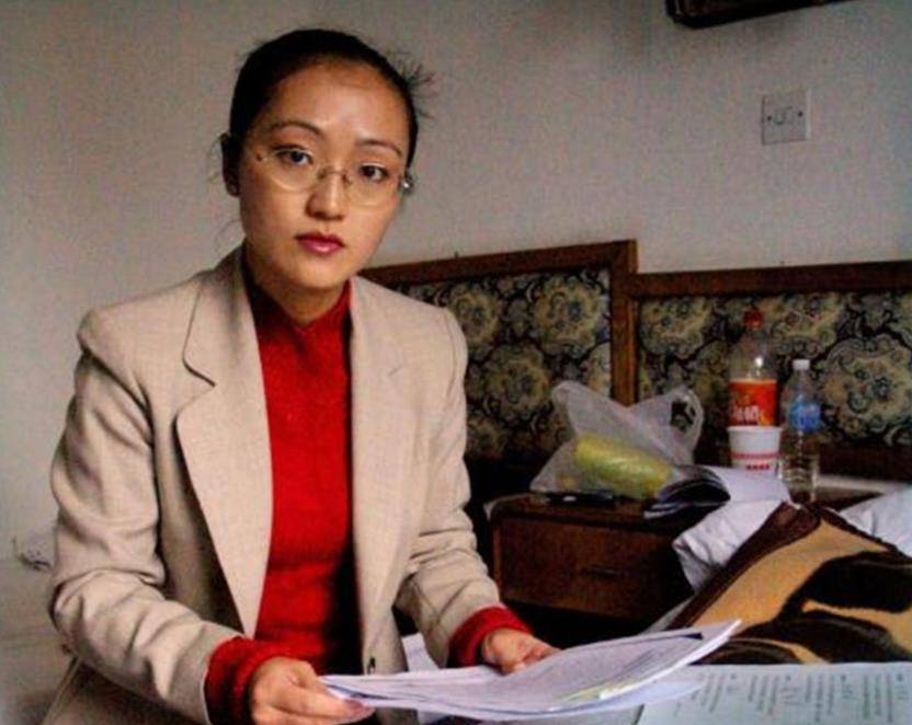 妻妹却苦守他18年牟其中先后有过两次婚姻,第一任妻子杜宗莲,在牟其中