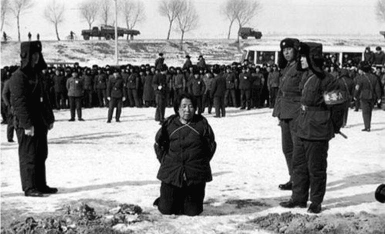 这么大的贪污案贪污分子也不止王守信一人,而是以王守信为首的整个