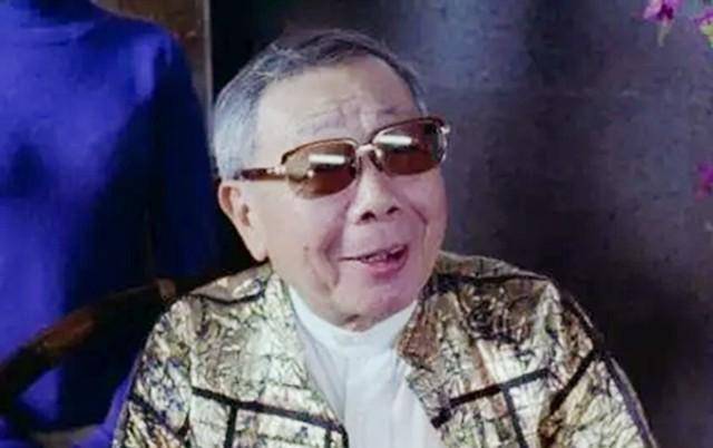 "燕赤霞"午马葬礼:成龙,洪金宝扶灵,刘晓庆献上花圈以示哀思