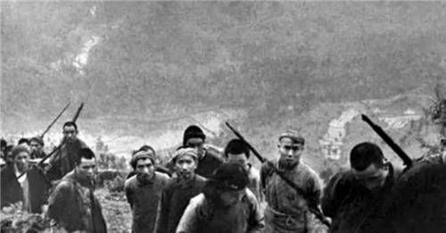 1949年,一架携10万银元的运钞机坠毁湘西,捡钱的百姓都后悔不已