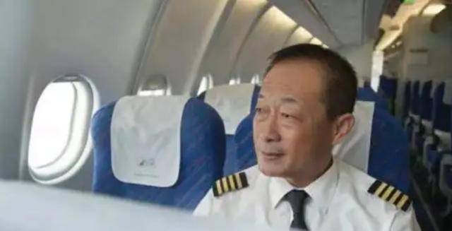 2014年,南航53岁"替补"机长8秒操作,拯救263人