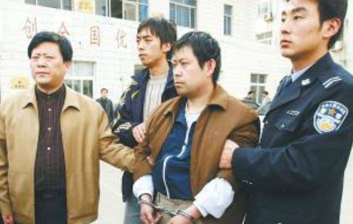 2007年,河北男子拿20万现金买车,竟是5100万农行金库盗窃案主犯