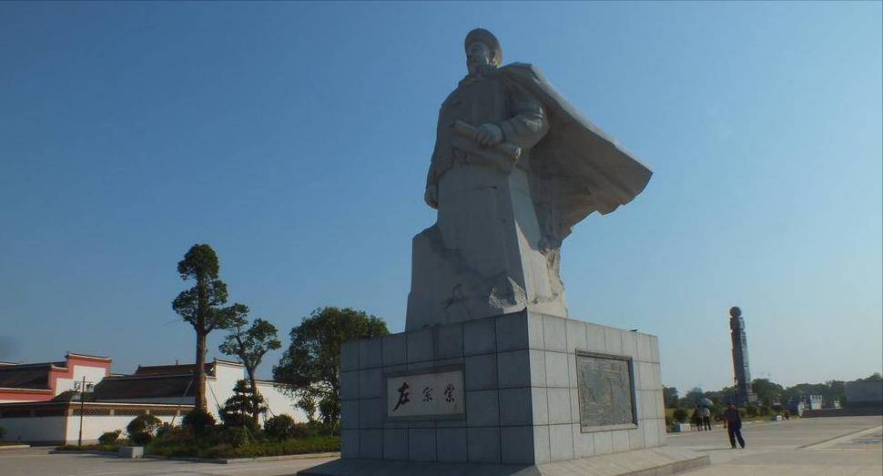 初次相逢,身为幕僚的左宗棠,为何却没看上二品京官曾国藩