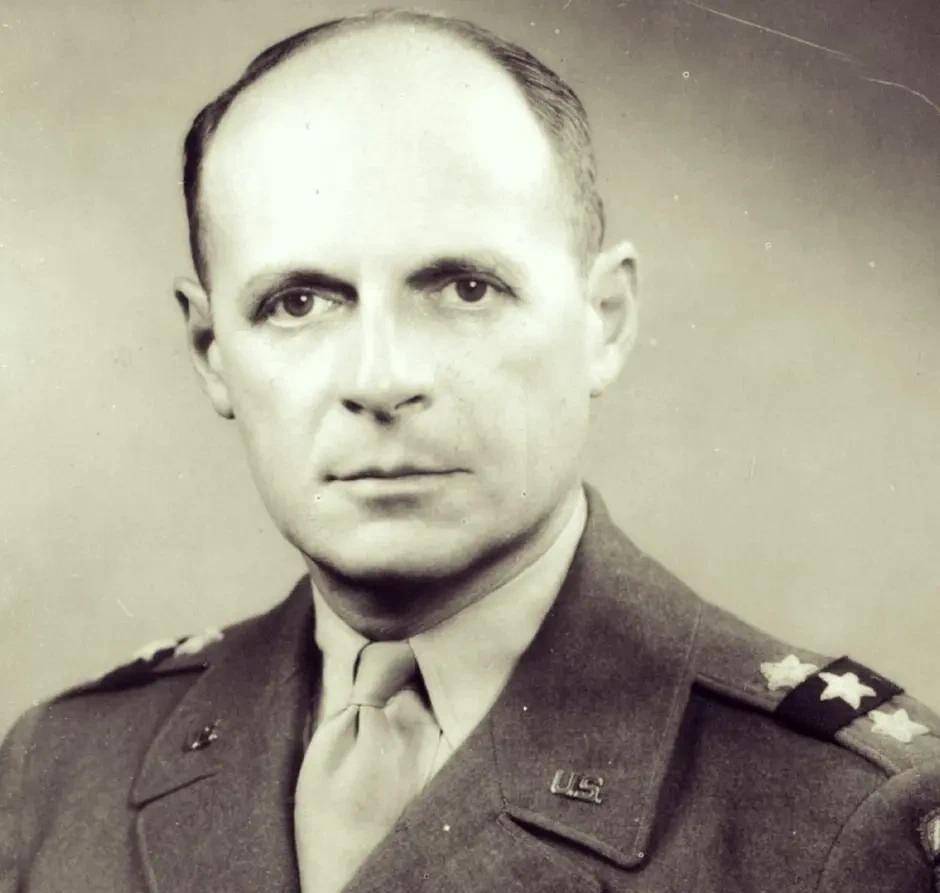 1952年,李奇微乘坐直升机被击落,杜鲁门:太危险,尽快回国