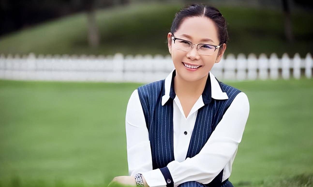 天津女首富张荣华:嫁穷小子一起卖豆腐发家,给武汉汶川各捐1亿