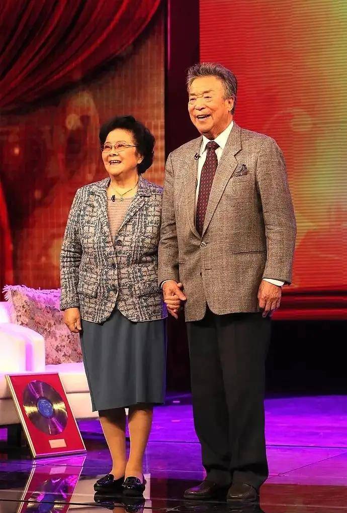 歌唱家李光羲去世,与妻子风雨65年有笑有泪,三个女儿皆人中龙凤