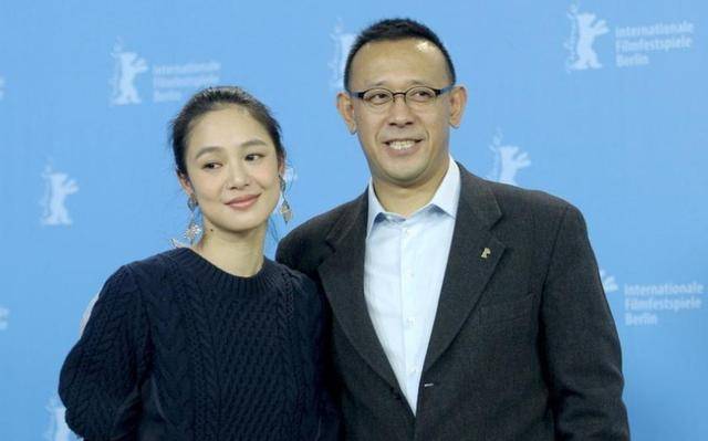 与法国妻子离婚,42岁姜文娶26岁周韵,15年相互陪伴,幸福美满