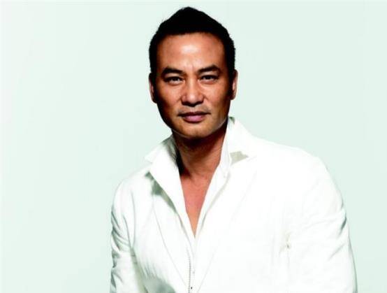 任达华:11岁时父亲被误杀,64岁被歹徒袭击,今帮小沈阳赚2438万