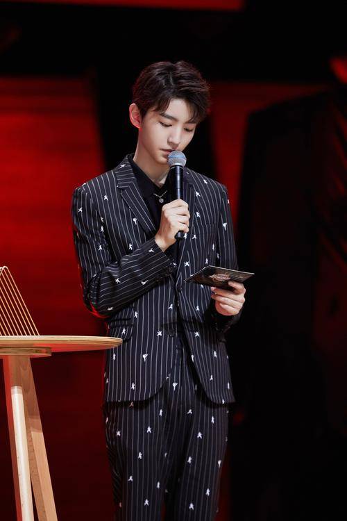 王俊凯携手植物医生,开启护肤新篇章