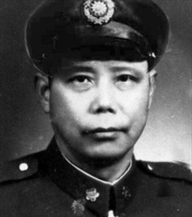 王耀武逃离济南时有多狼狈?坐推车,装瘸子,最终被它出卖太意外