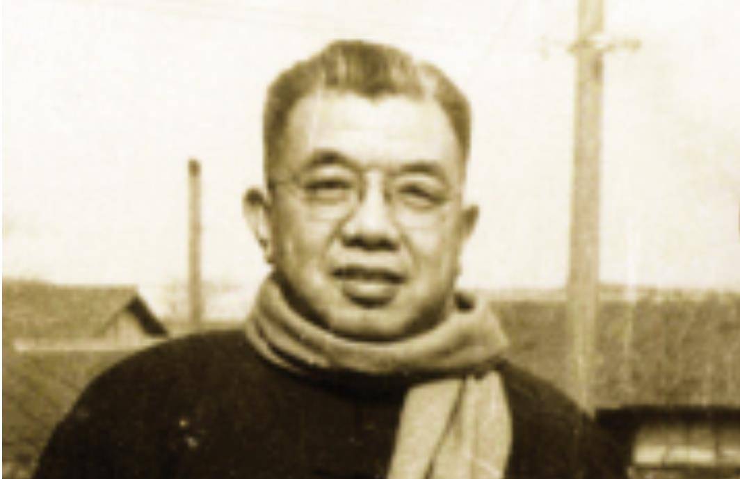 曾希圣激动地拍了一下项南的肩膀:"原来我们找了许久的老战友的儿子