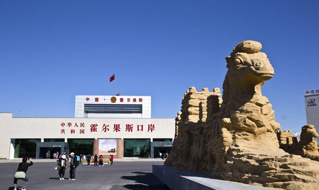 霍尔果斯口岸的三大看点:河界双立碑,18号耻辱碑,第六代国门_界碑_中