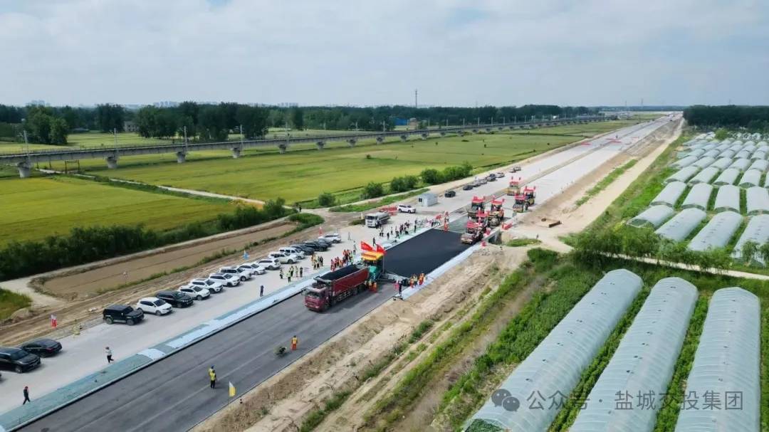 一线传真 | 江苏省滨淮高速盐城段沥青下面层试验段顺利摊铺