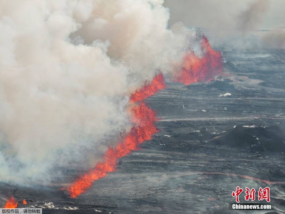 冰岛雷恰角半岛发生火山喷发 岩浆一度高达50米-搜狐大视野-搜狐新闻