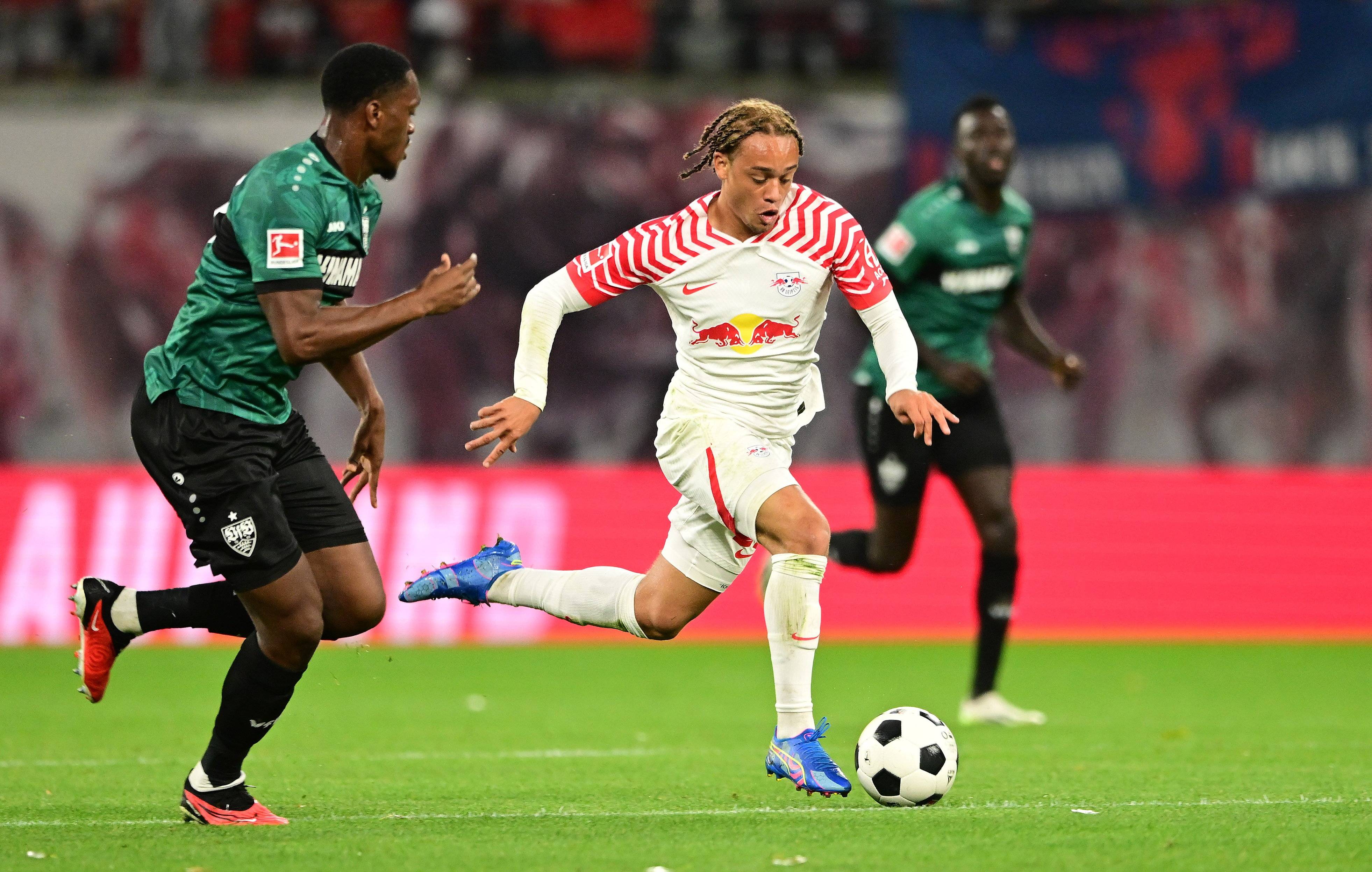 od报道:巴黎圣日耳曼考虑再租借哈维-西蒙斯一年