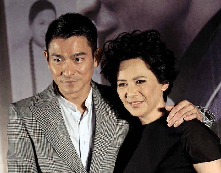 刘德华能够走到今天这个地步,叶德娴的帮助肯定是功不可没,华仔这么一